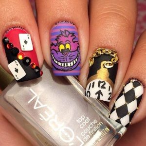 nail-art-alice-nel-paese-delle-meraviglie